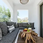 Arsenis Luxury Villa *